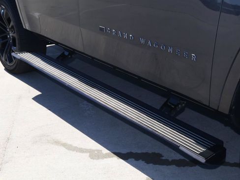 Used 2022 Jeep Grand Wagoneer Series II AWD/4WD image 10