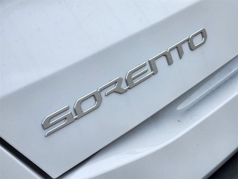 New 2026 Kia Sorento S image 8