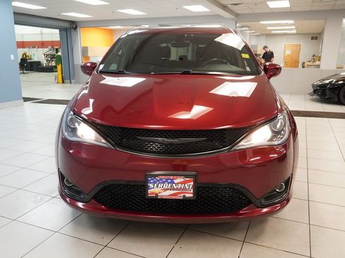 Used 2019 Chrysler Pacifica Touring Plus w/ S Appearance Package FWD image 15