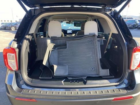 Used 2022 Ford Explorer XLT w/ Equipment Group 202A image 15