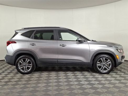 Used 2021 Kia Seltos S image 10