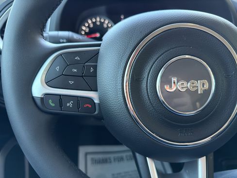 Used 2020 Jeep Renegade Latitude image 17