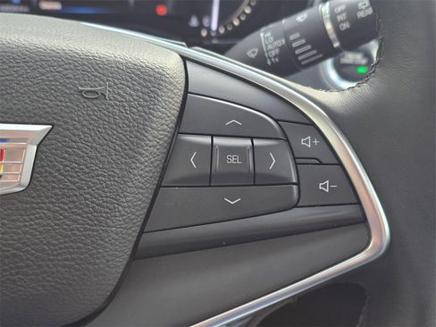 Used 2017 Cadillac XT5 Luxury image 31