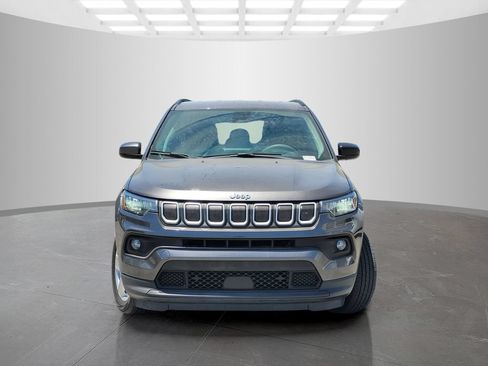 Used 2022 Jeep Compass Latitude AWD/4WD image 2