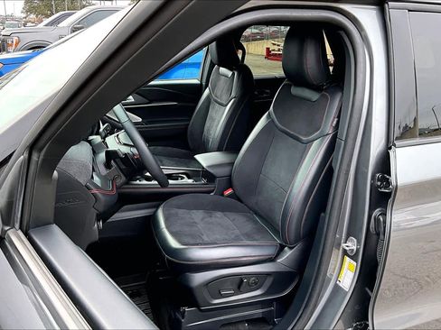 Certified 2025 Ford Explorer ST image 10