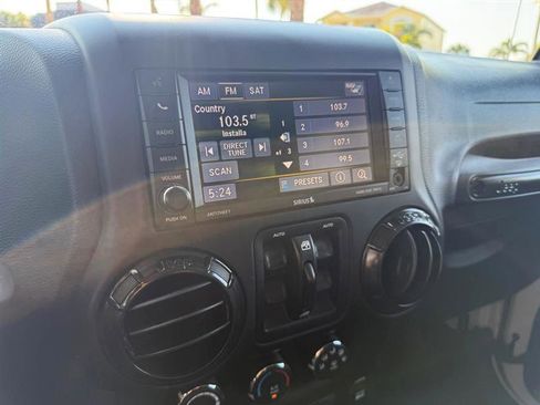 Used 2017 Jeep Wrangler Unlimited Sahara image 22