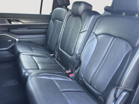 Used 2024 Jeep Wagoneer Series II w/ Flexible Seating Group AWD/4WD image 19