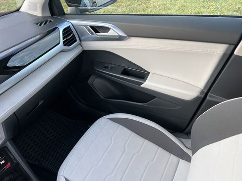 Used 2025 Volkswagen Taos SE image 26