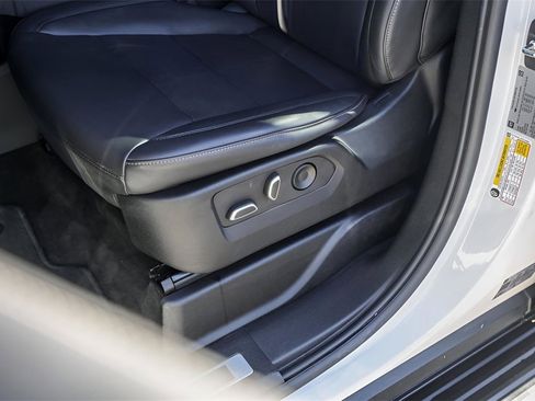 Used 2023 Cadillac Escalade Luxury w/ LPO, Illumination Package image 8