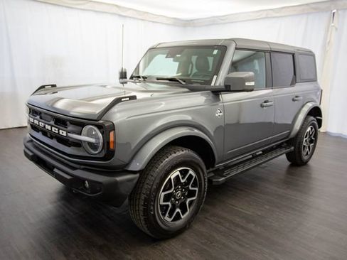 Used 2024 Ford Bronco Outer Banks AWD/4WD image 3
