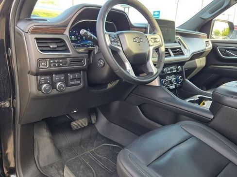 Used 2023 Chevrolet Suburban Z71 w/ Luxury Package AWD/4WD image 28