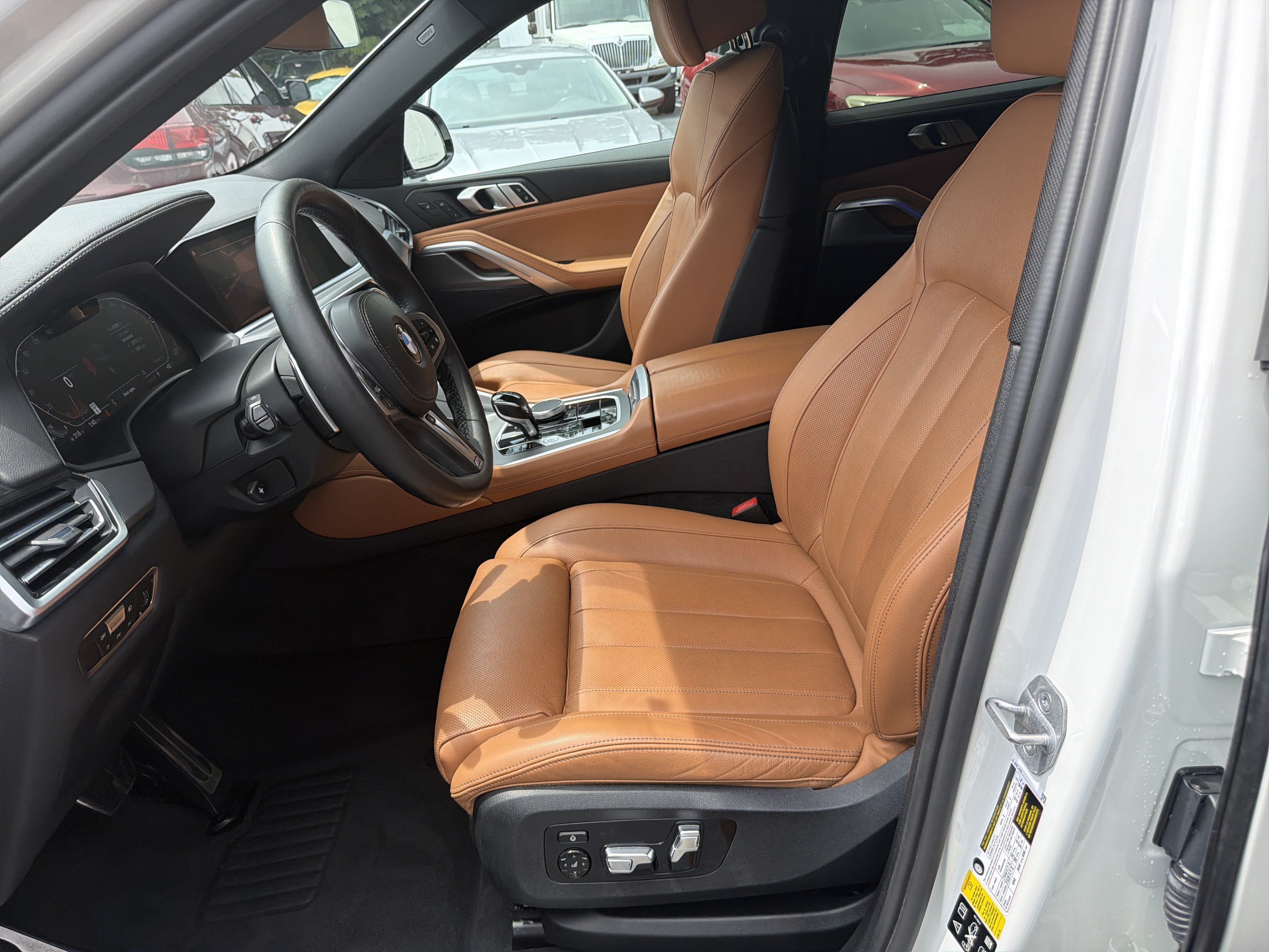 Used 2022 BMW X6 xDrive40i w/ M Sport Package AWD/4WD image 9