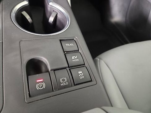 Used 2024 Toyota Highlander XLE AWD/4WD image 28
