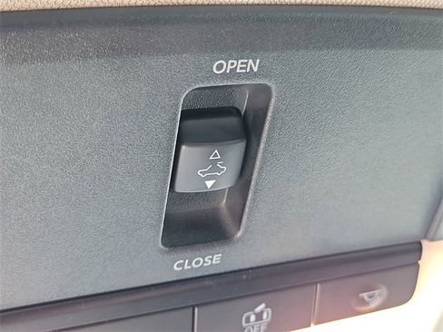 Certified 2022 Nissan Altima 2.5 SR w/ Midnight Edition Package image 18