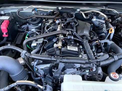 Certified 2024 Toyota Tacoma SR5 AWD/4WD image 30