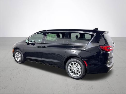 New 2026 Chrysler Pacifica Select AWD/4WD image 8