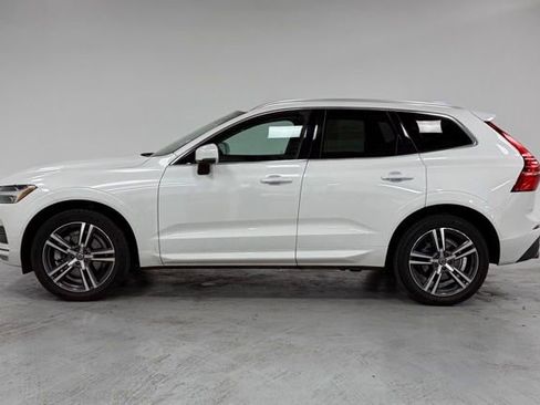 Used 2021 Volvo XC60 T6 Momentum image 2