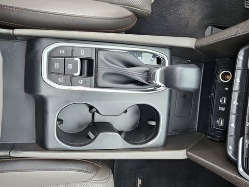 Used 2020 Hyundai Santa Fe Limited FWD image 16