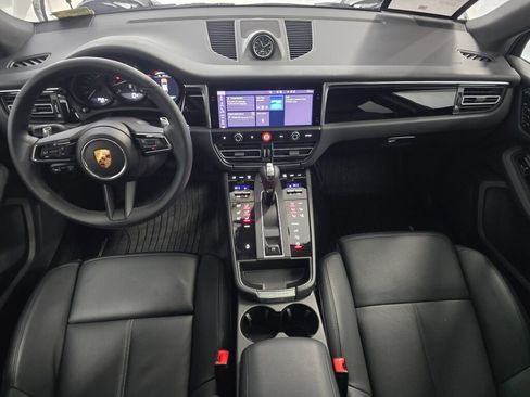 Certified 2025 Porsche Macan image 18