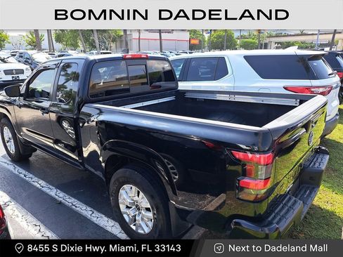 Used 2022 Nissan Frontier SV image 3