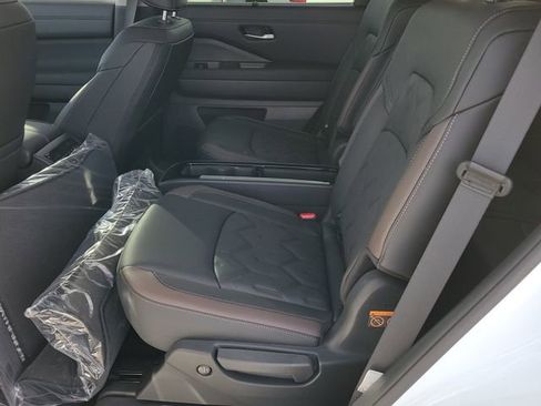 New 2026 Nissan Pathfinder Platinum image 7