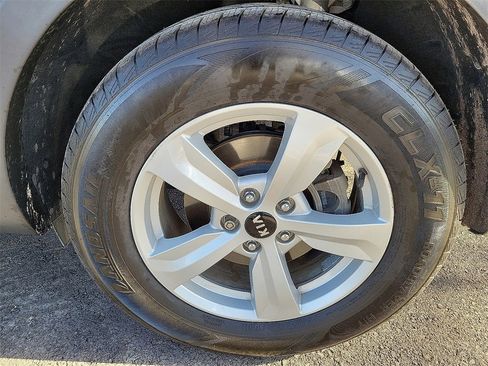 Used 2021 Kia Sorento LX image 10