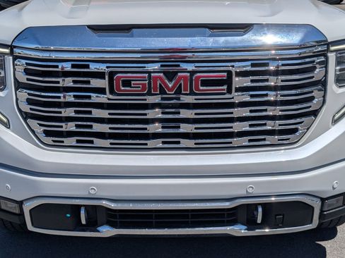 Used 2024 GMC Sierra 1500 Denali w/ Denali Reserve Package AWD/4WD image 9