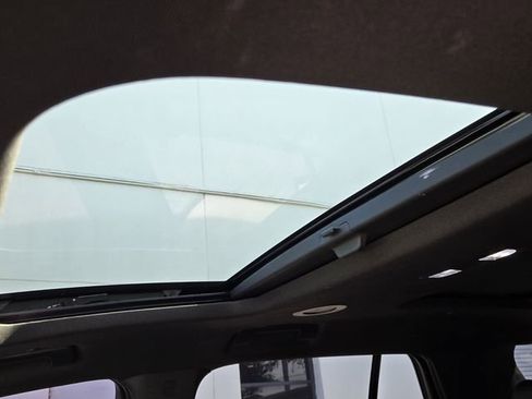 Used 2023 Chevrolet Traverse RS AWD/4WD image 22