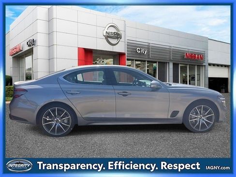 Used 2024 Genesis G70 2.5T image 5