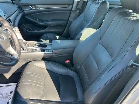 Used 2018 Honda Accord Touring image 9