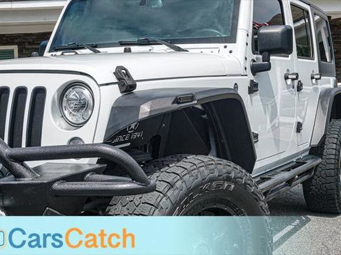 Used 2018 Jeep Wrangler Unlimited Sahara AWD/4WD image 6