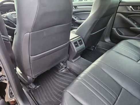 Used 2020 Honda Accord Touring image 18