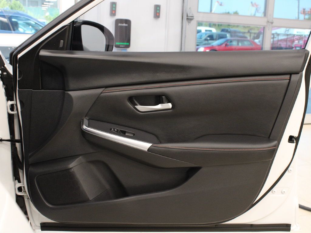 Used 2024 Nissan Sentra SR FWD image 14