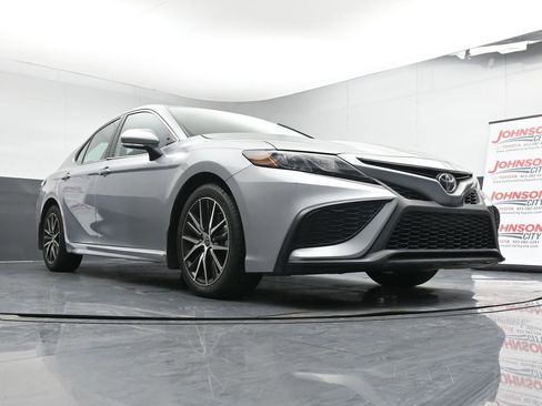 Used 2021 Toyota Camry SE image 30