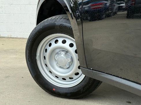 New 2025 Ford Maverick XL image 15