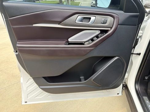 Used 2025 Ford Explorer Platinum RWD image 22