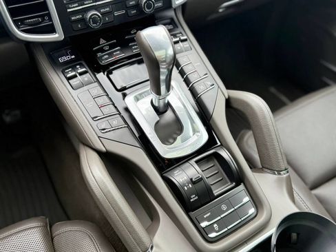 Used 2016 Porsche Cayenne image 22