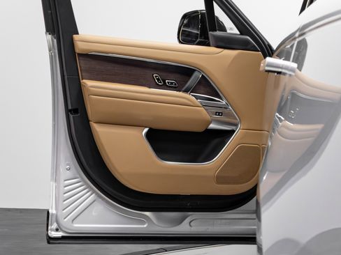 Used 2023 Land Rover Range Rover Autobiography image 54