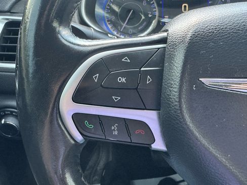 Used 2017 Chrysler 200 Limited Platinum image 18