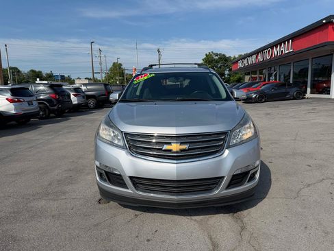 Used 2017 Chevrolet Traverse LT FWD image 8
