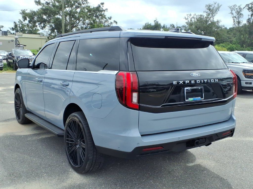 Used 2025 Ford Expedition Active RWD image 5