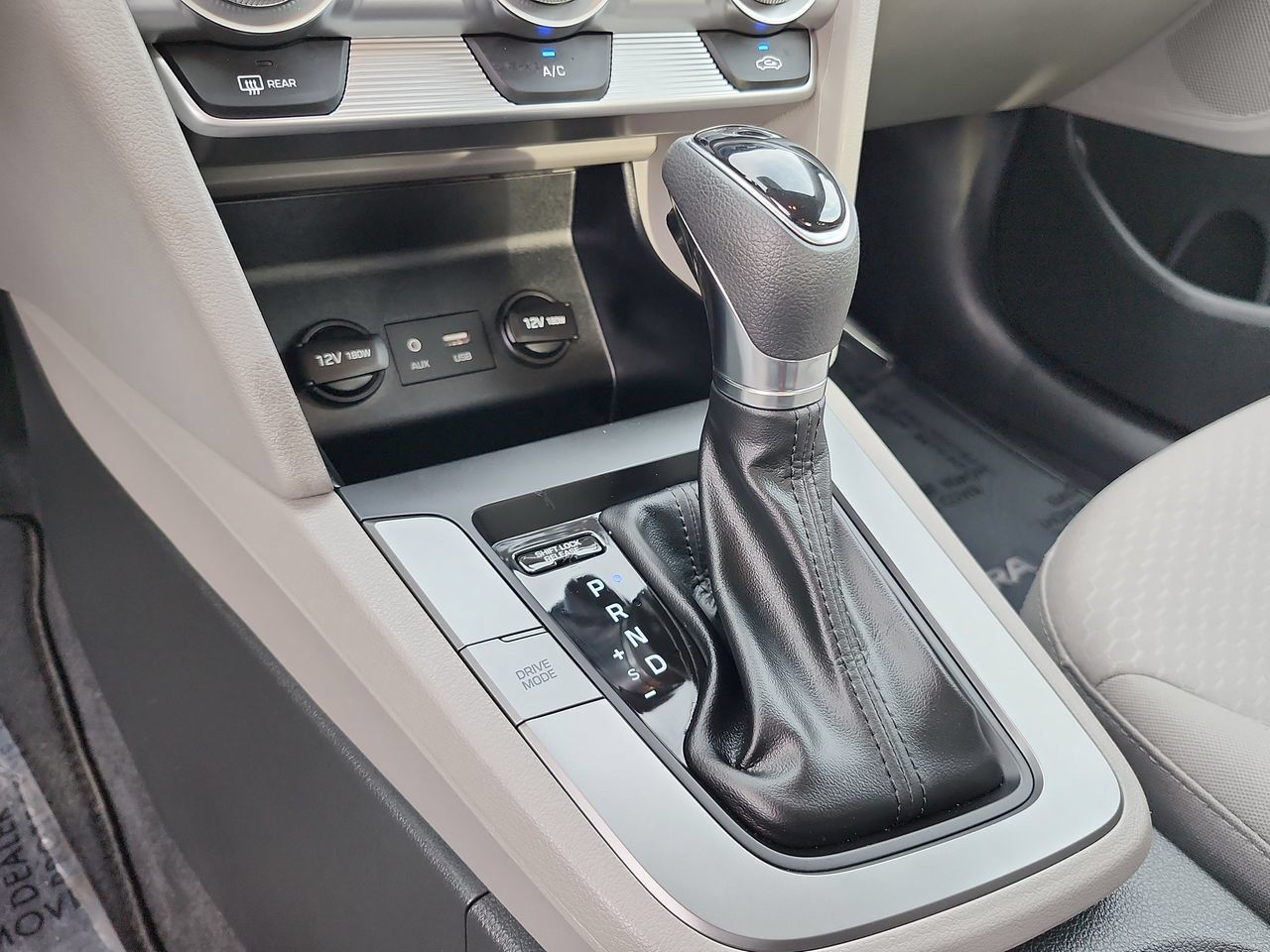 Used 2019 Hyundai Elantra SE FWD image 23