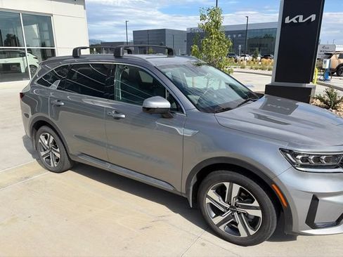 Certified 2024 Kia Sorento SX Prestige AWD/4WD image 3