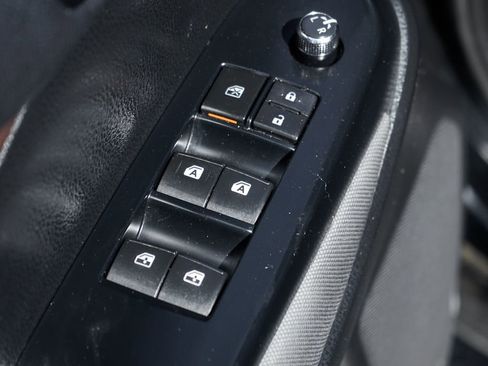 Used 2017 Toyota Highlander LE image 15