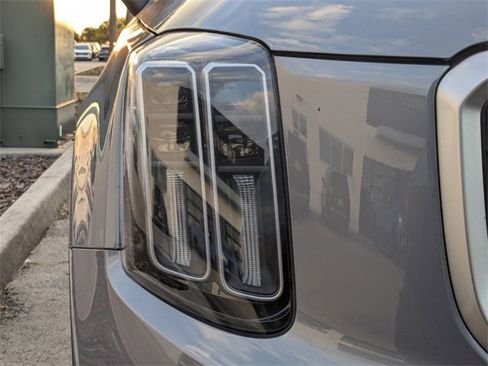 Certified 2024 Kia Telluride EX w/ EX Captain's Chair Package image 8