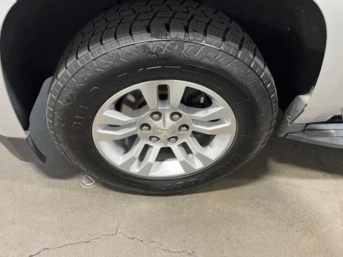 Used 2020 Chevrolet Suburban LT RWD image 30