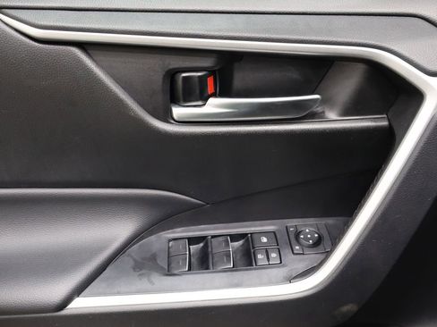 Used 2022 Toyota RAV4 XLE image 16