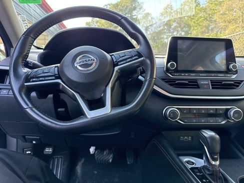 Used 2020 Nissan Altima 2.5 SR w/ Premium Package image 5