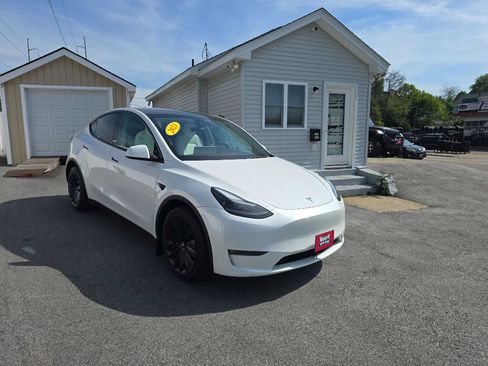 Used 2023 Tesla Model Y AWD image 2