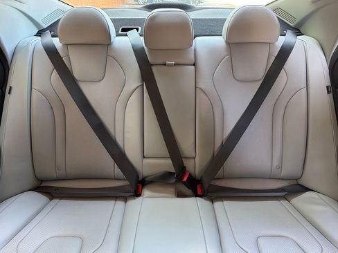 Used 2025 Hyundai Elantra Limited FWD image 30